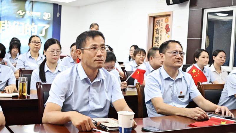 觀大國盛典，鑄弘洋之魂--弘洋集團組織集體觀看閱兵儀式